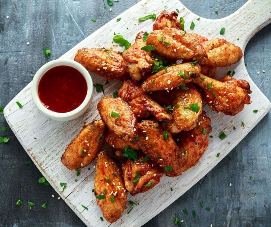 Buffalo wings with dipping sauce